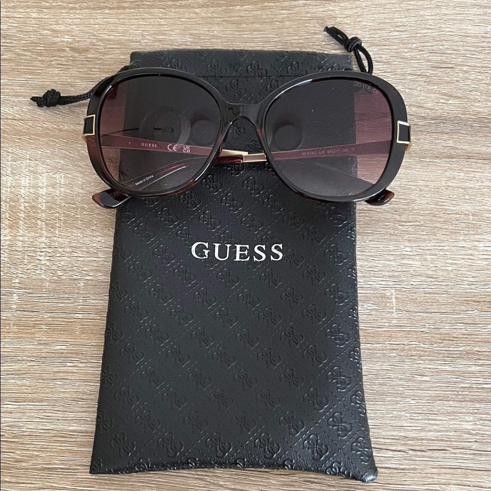 GUESS black/tortoiseshell chic sunglasses 🕶️🌞🌻